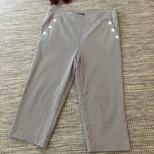 Counterparts Gray White Seersucker Capri Pants 12
